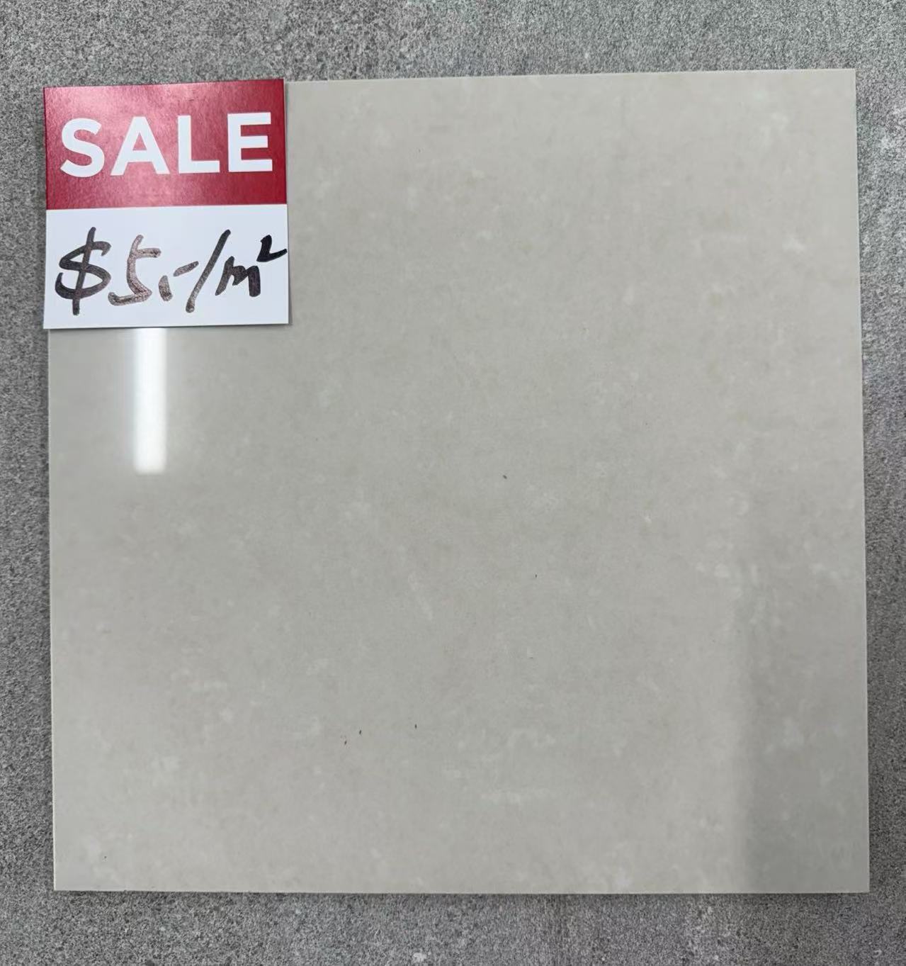 HDS BeigeTravertine Polished 30x30